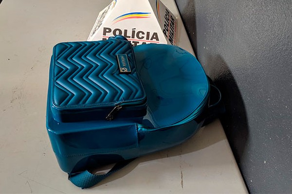 Após repercussão, mulher que pegou mochila em lan house devolve, mas acaba na delegacia 