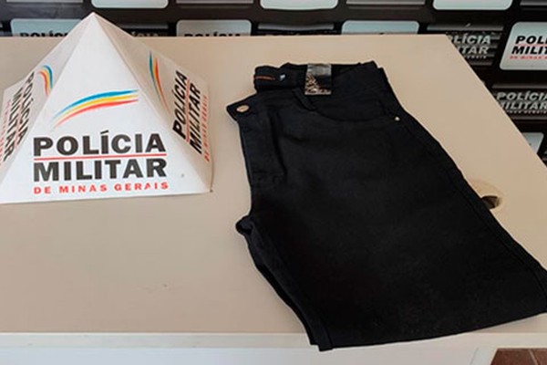 Jovem de 23 anos compra uma calça, esconde outra na bolsa e acaba presa em Patrocínio