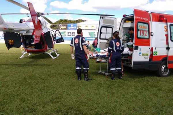 Corpo de Bombeiros e Samu utilizam helicóptero para transportar paciente com queimaduras