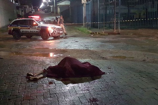 Homem é arrastado por veículo na Major Jerônimo e morre dilacerado no centro de Patos de Minas