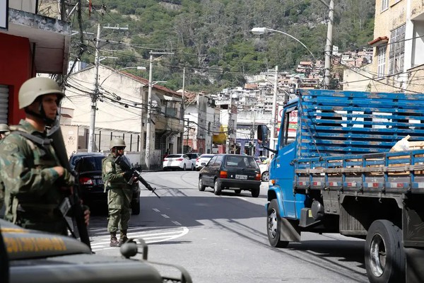 Rio apresentará plano para recuperar territórios ocupados pelo crime