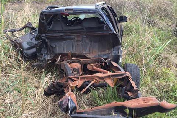 Caminhão atinge em cheio S10 que tentava manobra de ré e duas pessoas morrem na BR365