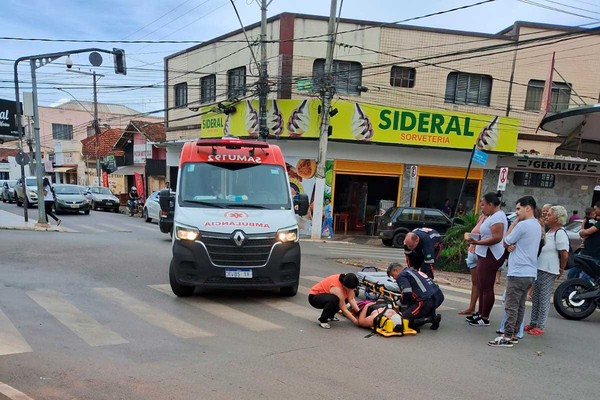 Mulher fica ferida na cabeça ao ser atropelada na faixa de pedestre