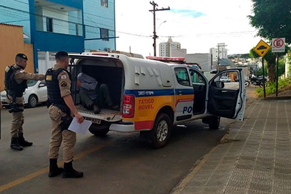 Homem é preso após perseguir fiel até dentro de igreja e disparar em Patos de Minas