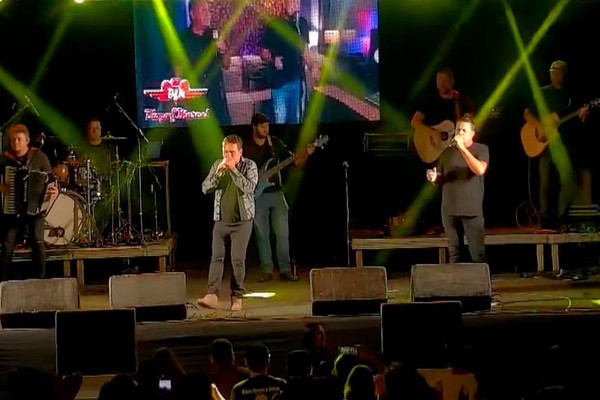 Diogo e Marcel engatam "Tremilique" e animam o domingo de Fenpraça; ao vivo