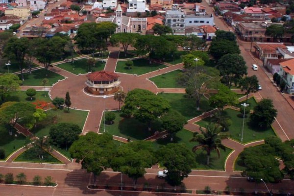 Gari de 37 anos morre na cidade de Tiros ao ter a cabeça prensada em caminhão coletor de lixo