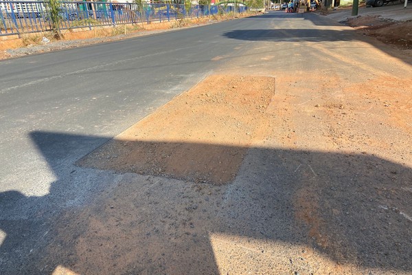 Copasa faz buracos no asfalto novinho da avenida Fátima Porto e deixa motoristas indignados