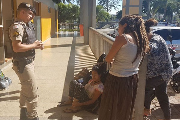 Moradores denunciam van da Prefeitura de Araxá despejando 15 andarilhos em Patos de Minas