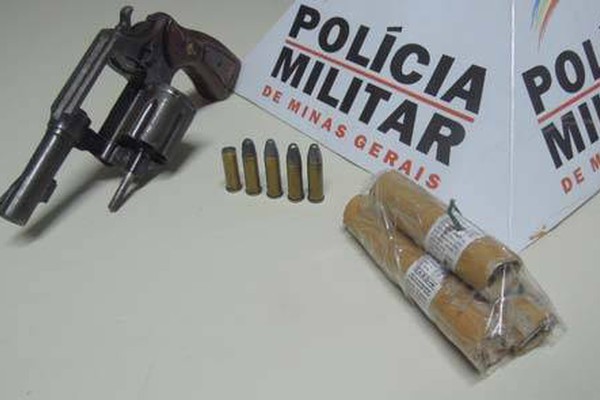 PM encontra revólver e bombas de fabricação caseira em carro no Alto da Colina