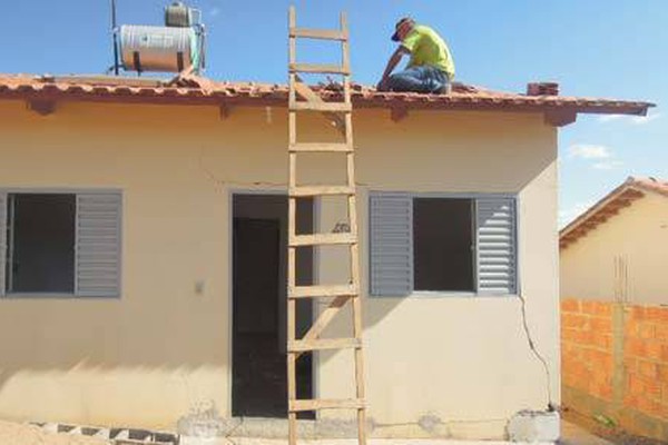 Acordo permite que casa com rachaduras em conjunto habitacional seja recuperada