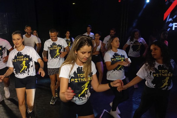 Espaço Tom Fitness mostra a beleza, sensualidade e alegria da dança moderna; ao vivo