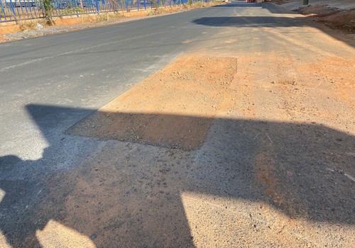 Copasa faz buracos no asfalto novinho da avenida Fátima Porto e deixa motoristas indignados