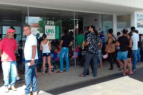 Pacientes passam até 9 horas a espera de atendimento na UPA e reclamam da demora