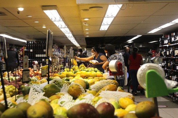 CNC: Intenção de Consumo das Famílias volta a cair em abril