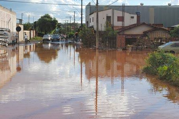 Temporal em Patos provoca diversos estragos e alagamentos, mas sem feridos