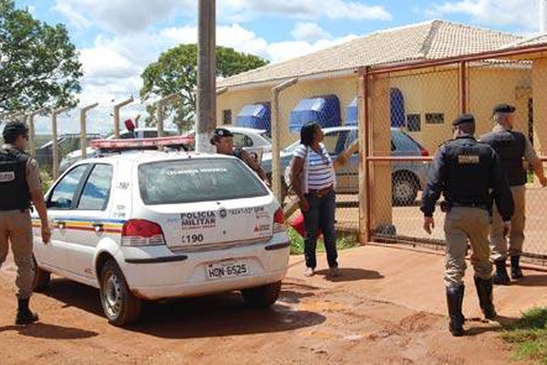 Mãe vai ao centro de menores reclamar da ação de agentes e acaba presa por desacato