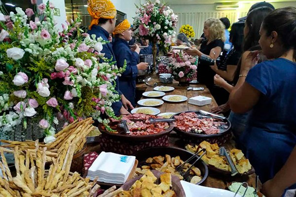 De forma inédita, debutantes da Casa das Meninas ganham festa glamourosa em Patos de Minas  