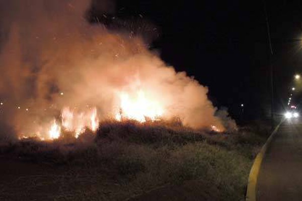 Queimada em loteamento mobiliza bombeiros e irrita moradores do Panorâmico