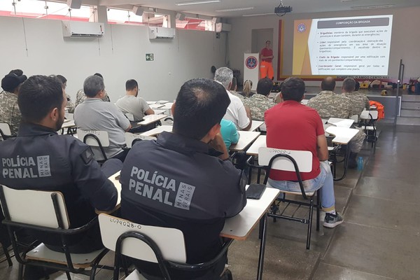 Policiais penais são treinados pelo Corpo de Bombeiros para formarem brigada em Presídio