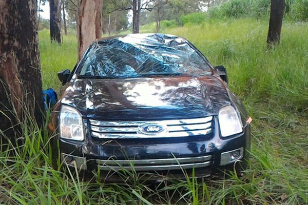 Motorista perde controle da direção durante chuva e capota às margens da 365 em Patos de Minas