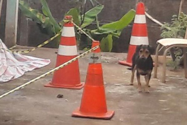 Homem sem roupas é encontrado morto na varanda de casa em Presidente Olegário