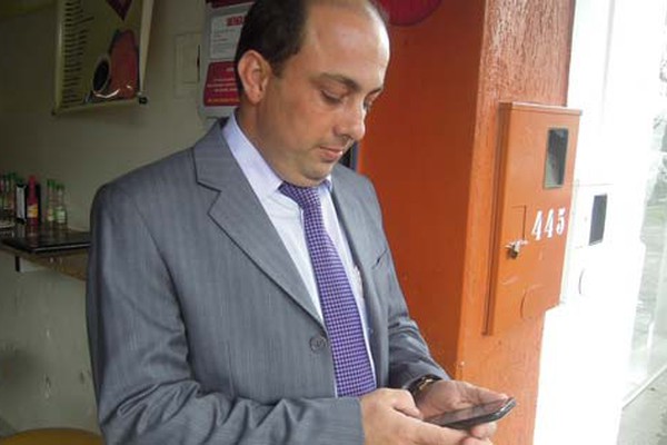 Sem sinal nos telefones fixos e celulares patenses se irritam com a qualidade do serviço