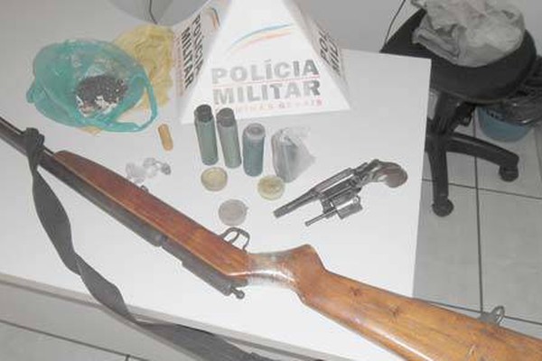 Gerente de fazenda acaba preso com armas de fogo após ameaçar funcionário