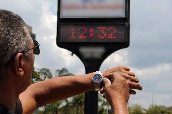 Preparem-se para adiantar o relógio; Horário de Verão começa neste domingo