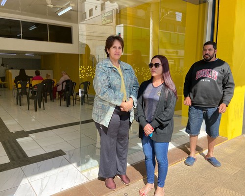 Beneficiários do INSS reclamam de demora de banco para entregar cartões em Patos de Minas