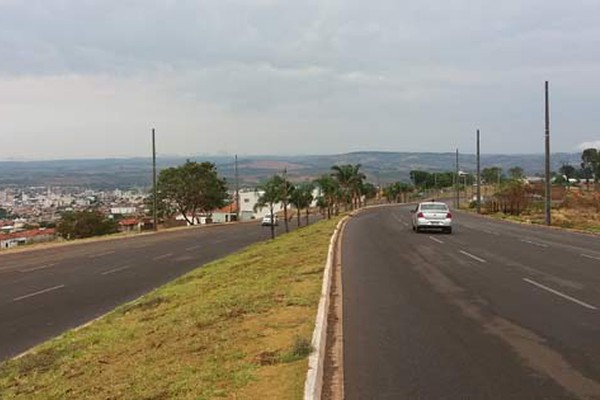 Prefeitura usa recursos da Taxa de Iluminação para acabar com escuridão na avenida Marabá