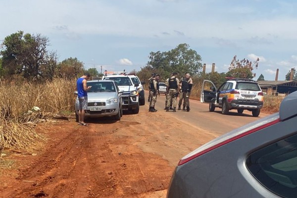 Polícia procura assaltantes que fizeram reféns e roubaram dinheiro de banco em Matutina