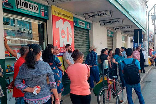 Caixa garante que todas pessoas que chegarem à agência até as 12 horas serão atendidas