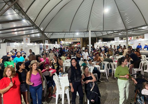Abertura da Fenapraça 2025 recebe 14 Bis e promete muitas novidades; veja ao vivo