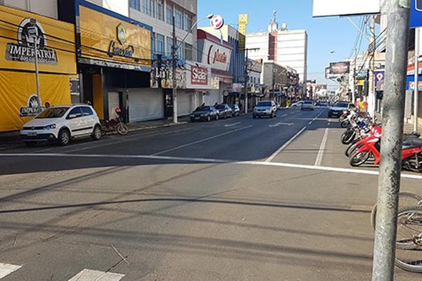 Lojistas fecham as portas e jogo da Seleção Brasileira esvazia o centro de Patos de Minas