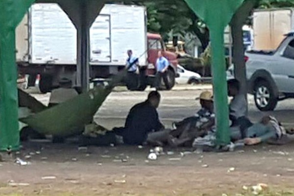 Patos de Minas tem cerca de 150 moradores de rua e autoridades tentam solucionar problema