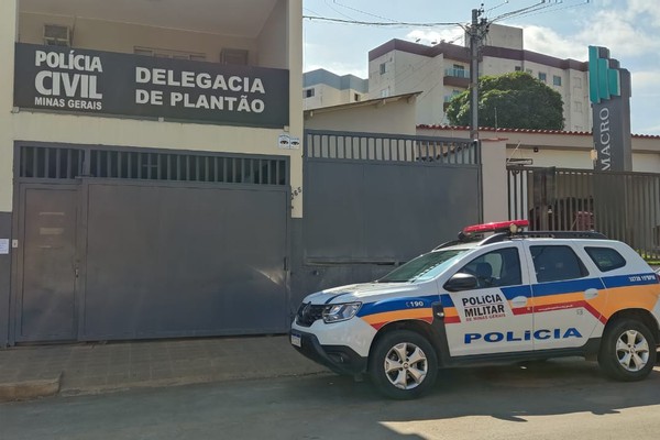 Filho denuncia mãe por deixar ele e os irmãos sozinhos em casa; ela foi presa por abandono de incapaz