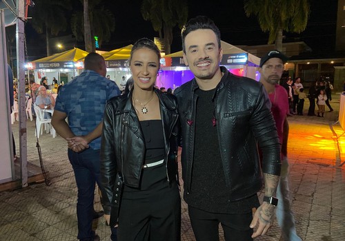 Alétis Garcia e Kauê fazem tributo para Sandy e Júnior e animam o público no espaço UNIPAM; veja ao vivo