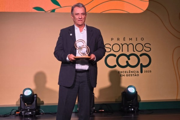 Coopatos celebra a conquista do troféu "Prata" no Prêmio SomosCoop - Excelência em Gestão 2025