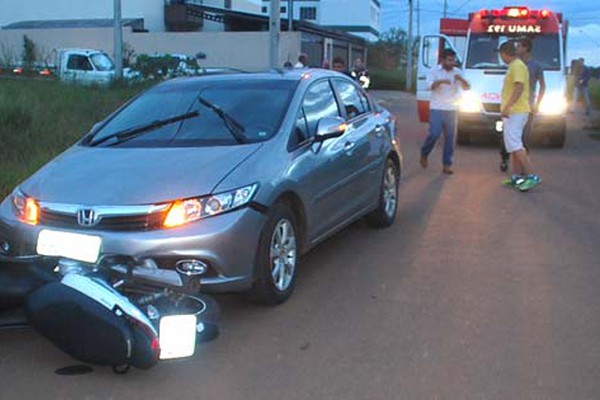 Em dia de festival de acidentes, jovem salta e moto é arrastada por vários metros