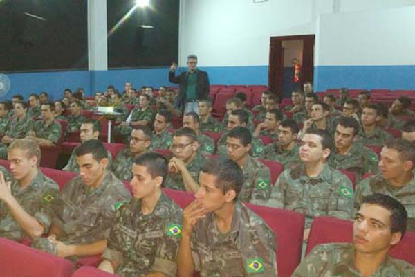 Professores da FPM promovem palestra sobre Educação Financeira para o Tiro de Guerra