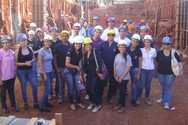 Futuros engenheiros da FPM vão acompanhar construção de Hotel ao lado do Fórum