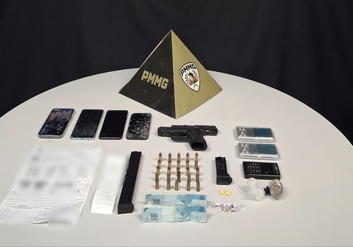 Polícia Militar desarticula grupo suspeito de tráfico e apreende arma de fogo no centro de Patrocínio