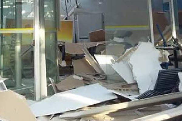 Agência do Banco do Brasil de Abadia dos Dourados fica destruída depois da ação de criminosos