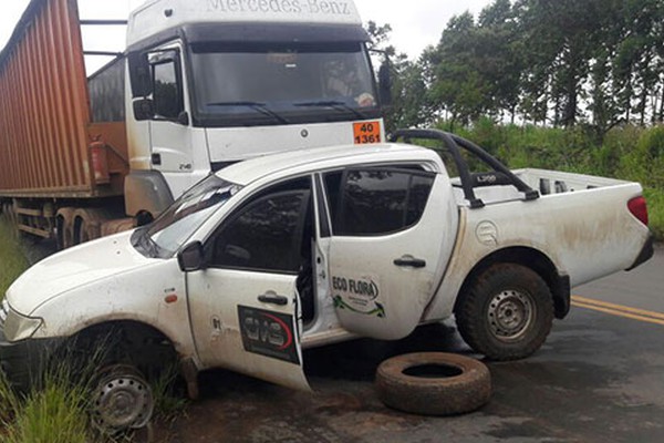 Caminhonete roda na MGC354 e é atingida por carreta que seguia em sentido contrário