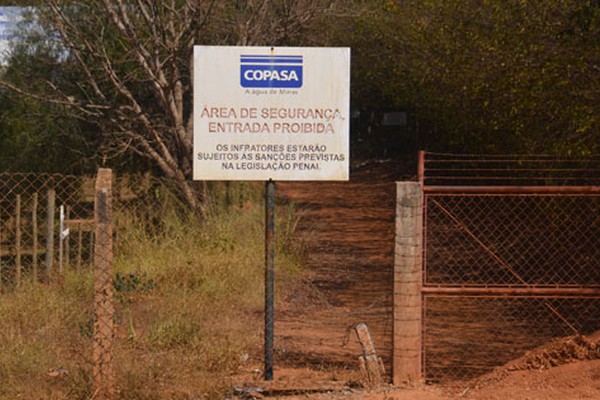 Ladrões cortam cerca de Estação de Esgoto da Copasa e furtam vários metros de tela