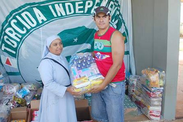 Campanha da Torcida Independente doa 1 tonelada de alimentos