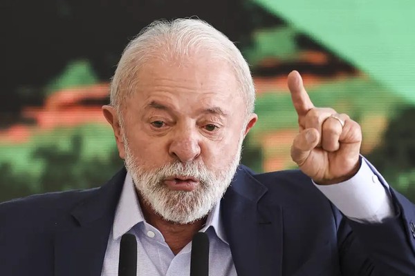 Lula telefona para Xi Jinping e conversam sobre ampliação de comércio