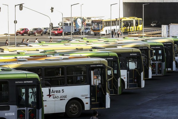 Ministro do STF determina transporte público em nível normal no dia 2