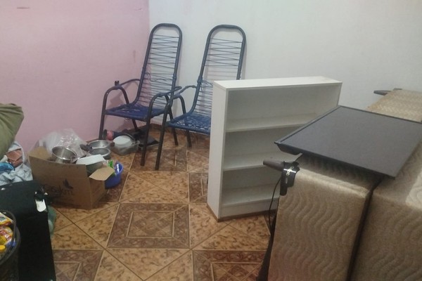 Mulher agride a mãe, vende todos os móveis da casa por R$ 2.700,00 e acaba presa em Patos de Minas