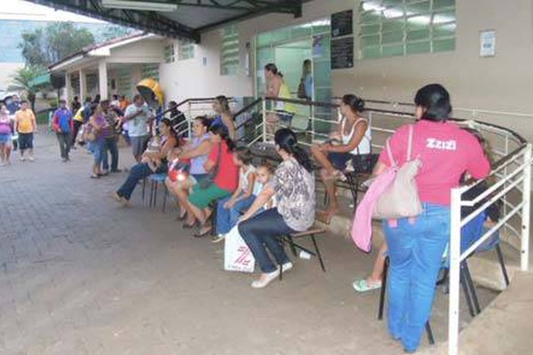 Pacientes vivem mais um dia de caos na Unidade de Pronto Atendimento